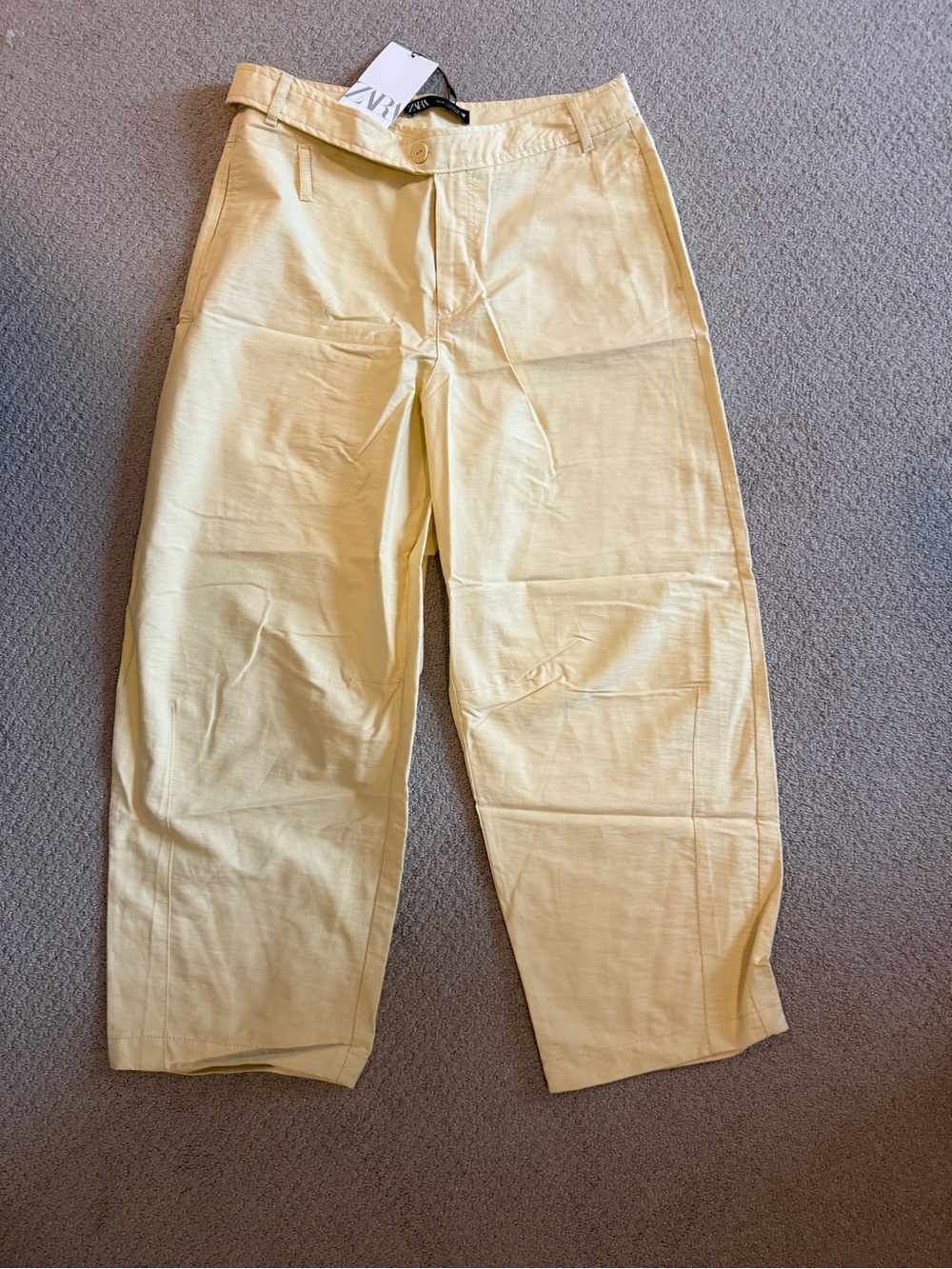 NWT Zara Women's lightweight barrel-Leg Pants in tan/Pale Yellow Size M